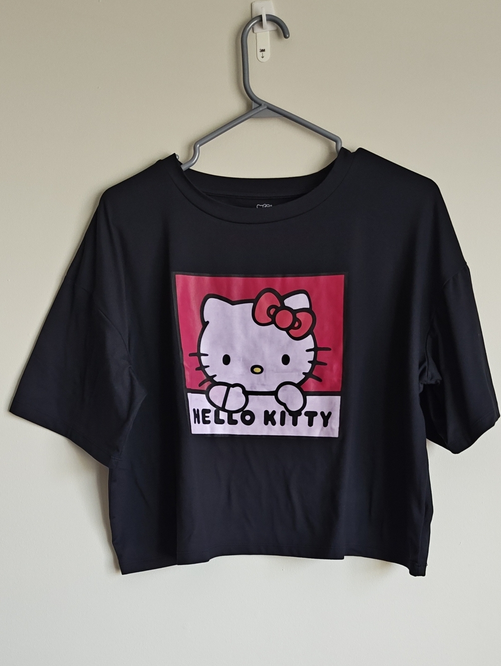 Hello Kitty Black Tee with Pink & Red Graphic New ❤️ Ptp 23